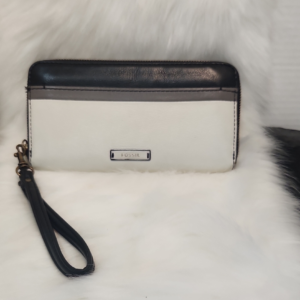 Fossil Two Tone Black and White Wristlet